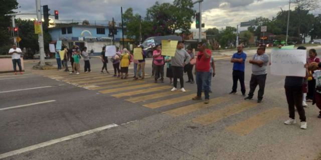 Bloquean carretera en Oaxaca para exigir solución a la falta de agua potable
